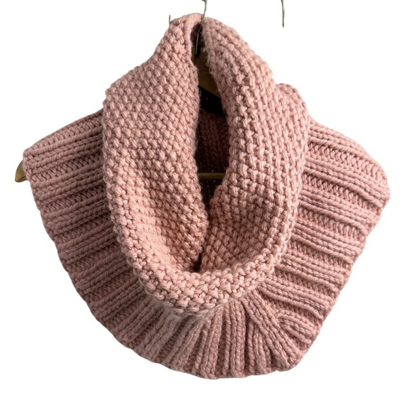 Handmade Accessories - Elegant Pink Knit Infinity Scarf